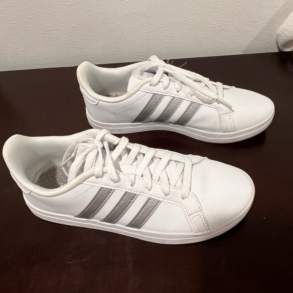 Adidas foam comfort tennis shoes